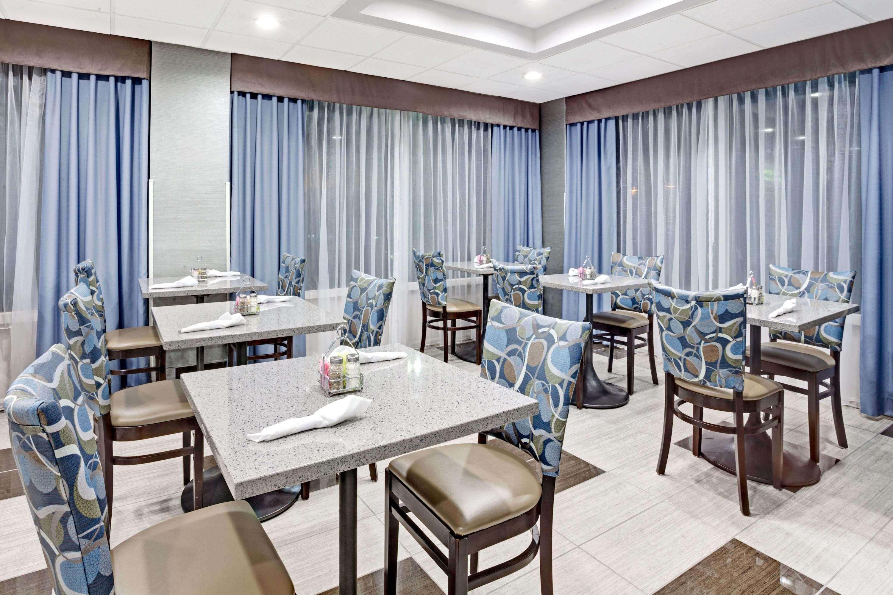 วินด์แฮม การ์เดน ชาร์ลอตต์ เอ็กเซกคิวทีฟ พาร์ค Hotel ชาร์ล็อต ภายนอก รูปภาพ
